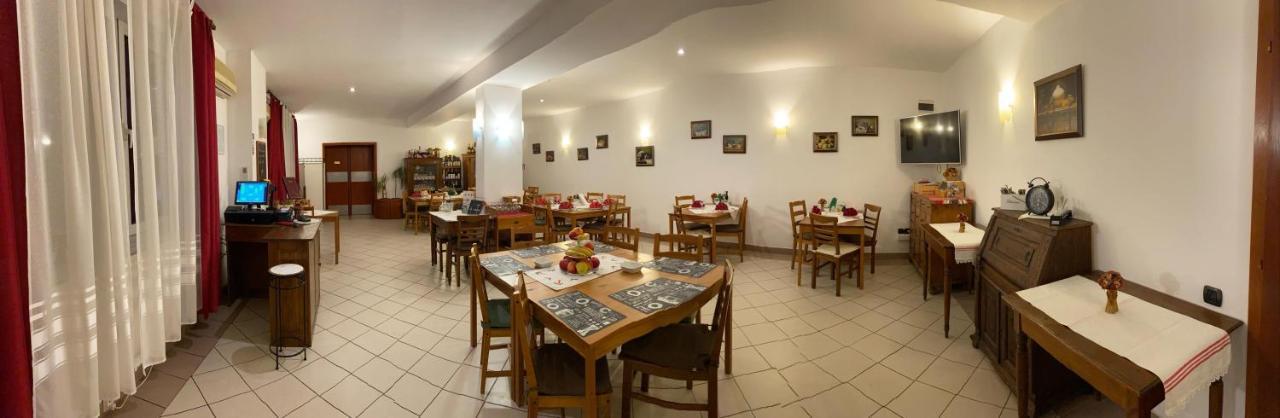 Vila Zoppas Inn Sînnicolau Mare Buitenkant foto